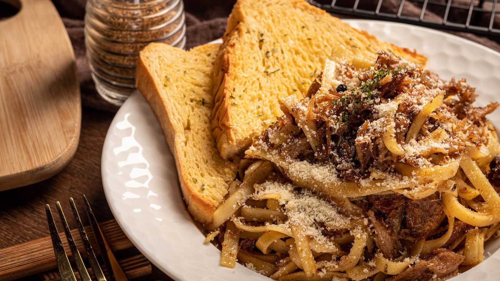 Food presented in the official Captain Barbozza dining gallery