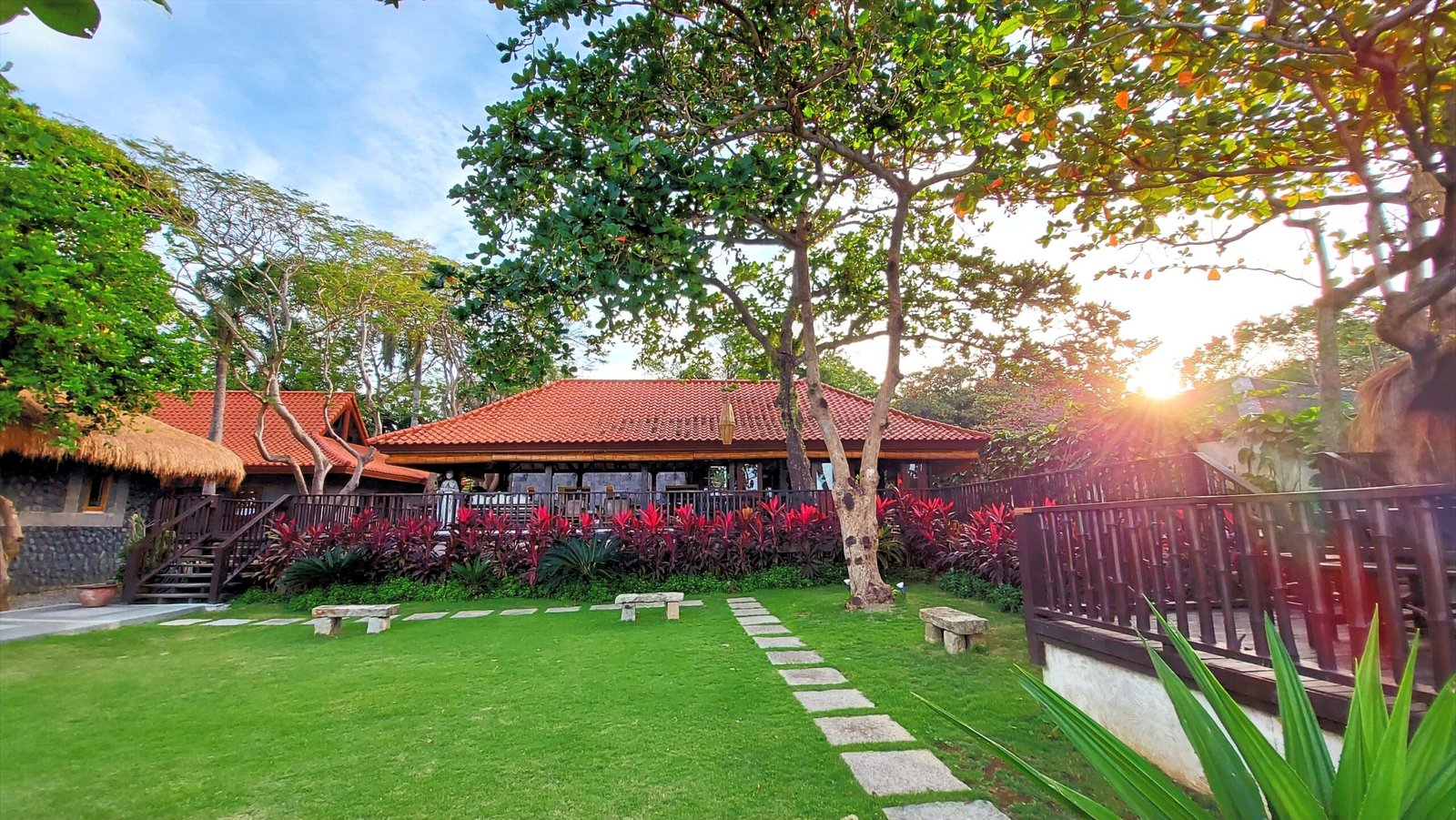 Casa Bu house with red-tiled roof, garden and wooden terrace