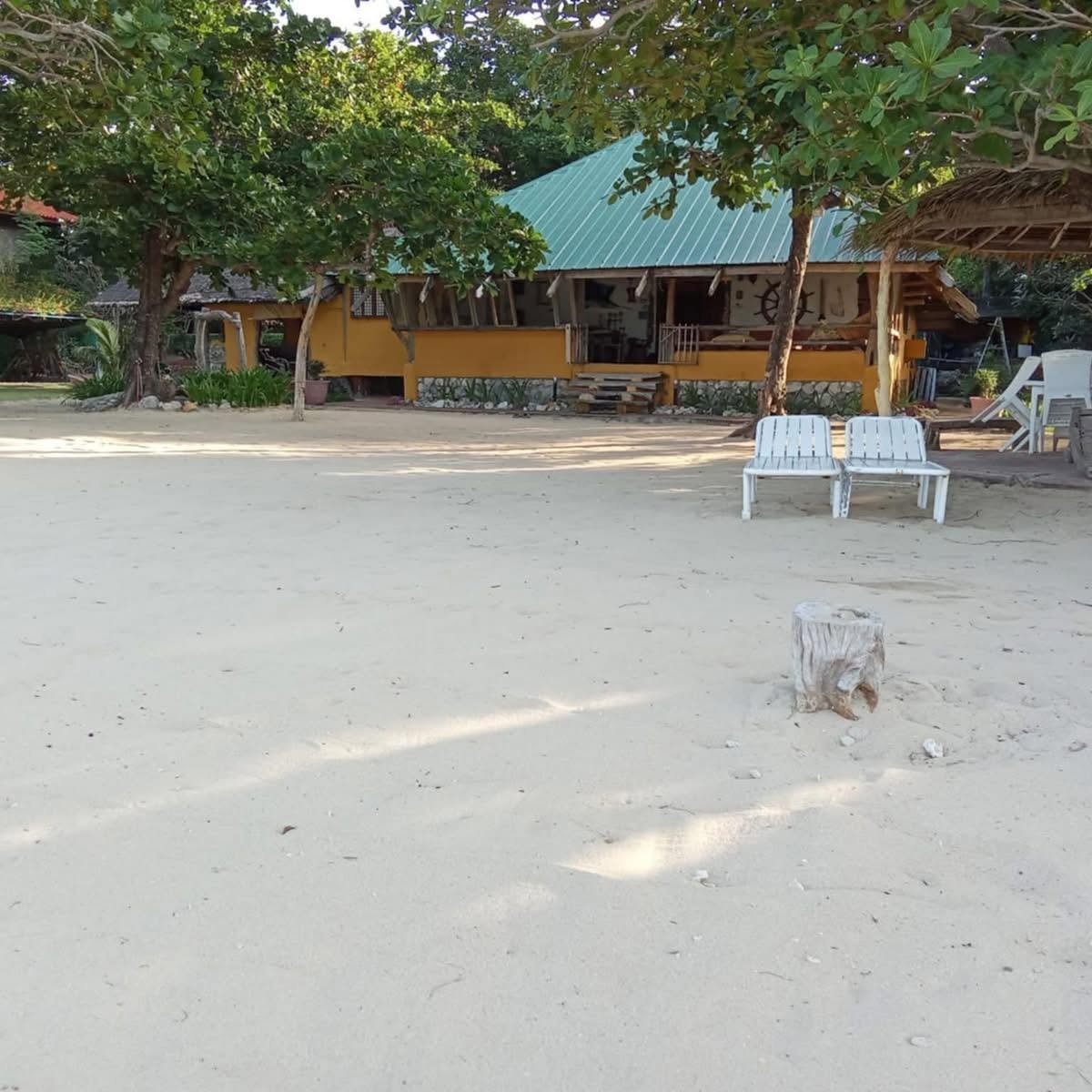 Banak House beachfront and yellow cottage