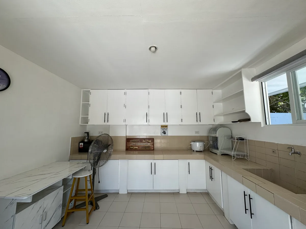 Valley Oville kitchen counters and appliances
